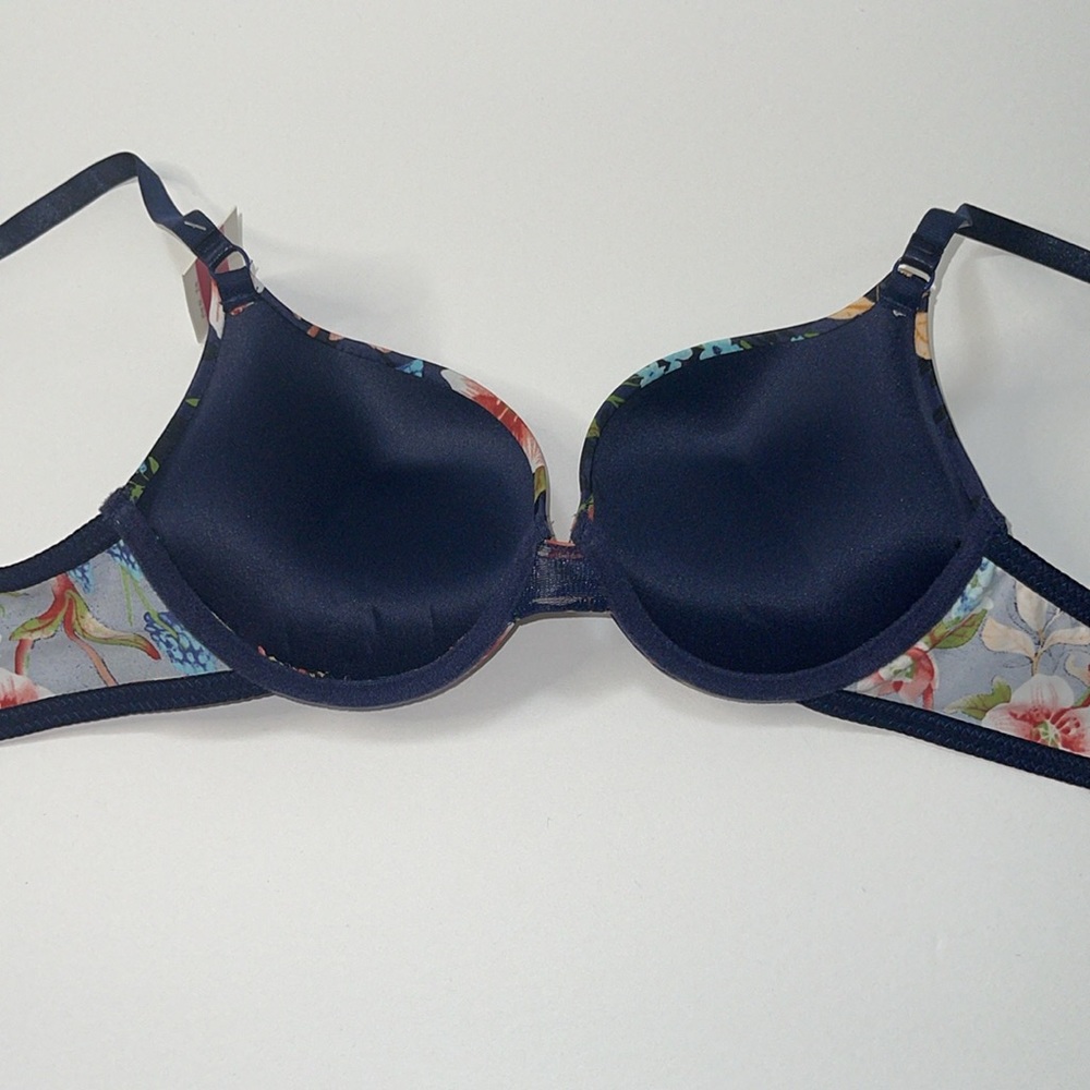 Super Push Up Extreme Padded Maximum Lift Add 2 Cup Size Bombshell Bra.